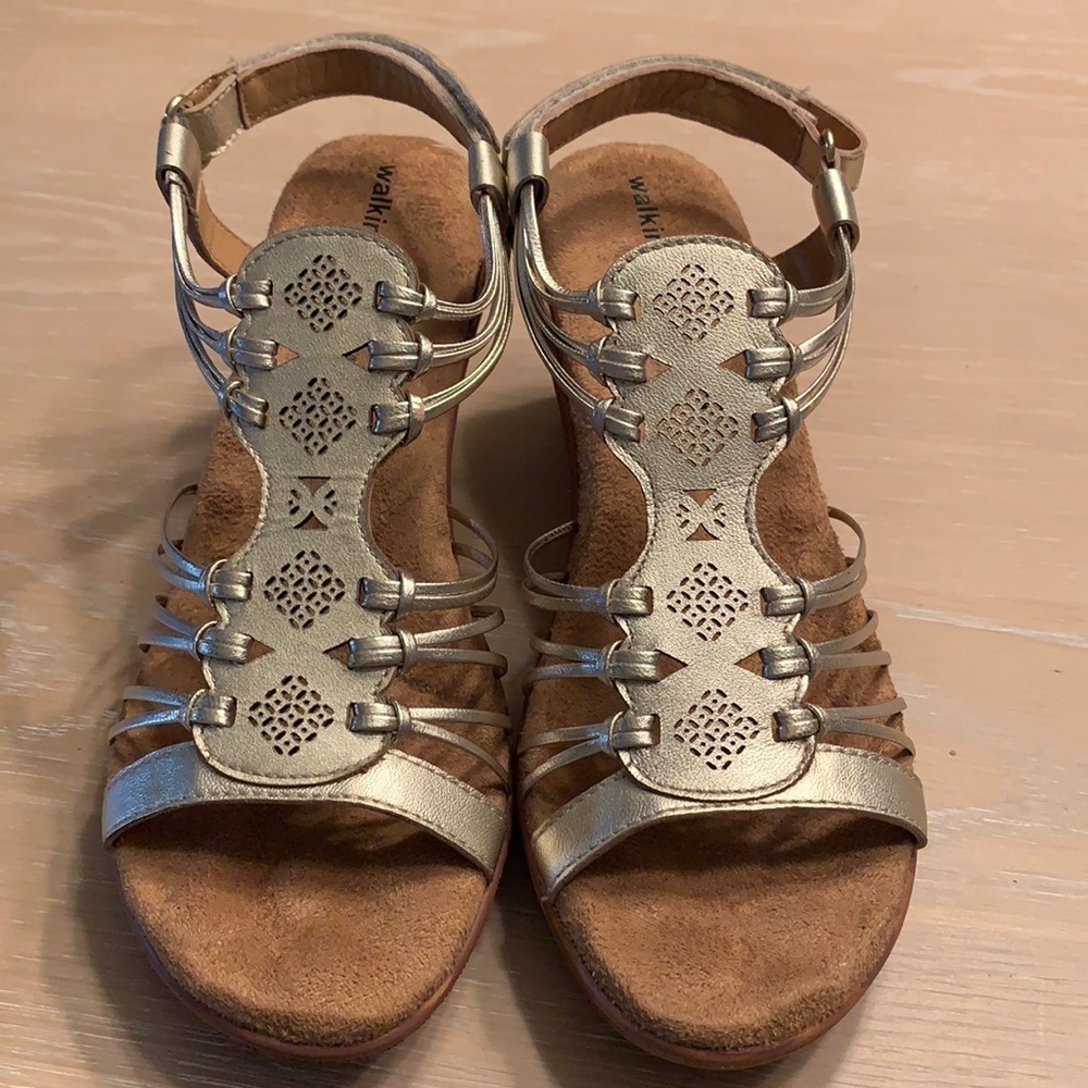 Women’s Walking Cradles Gold Sandals NWB Size 9.5